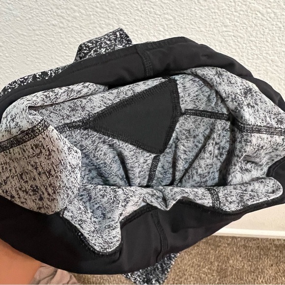 Lululemon- Pace Revival Crop Black & White Size 6 - Picture 2 of 10